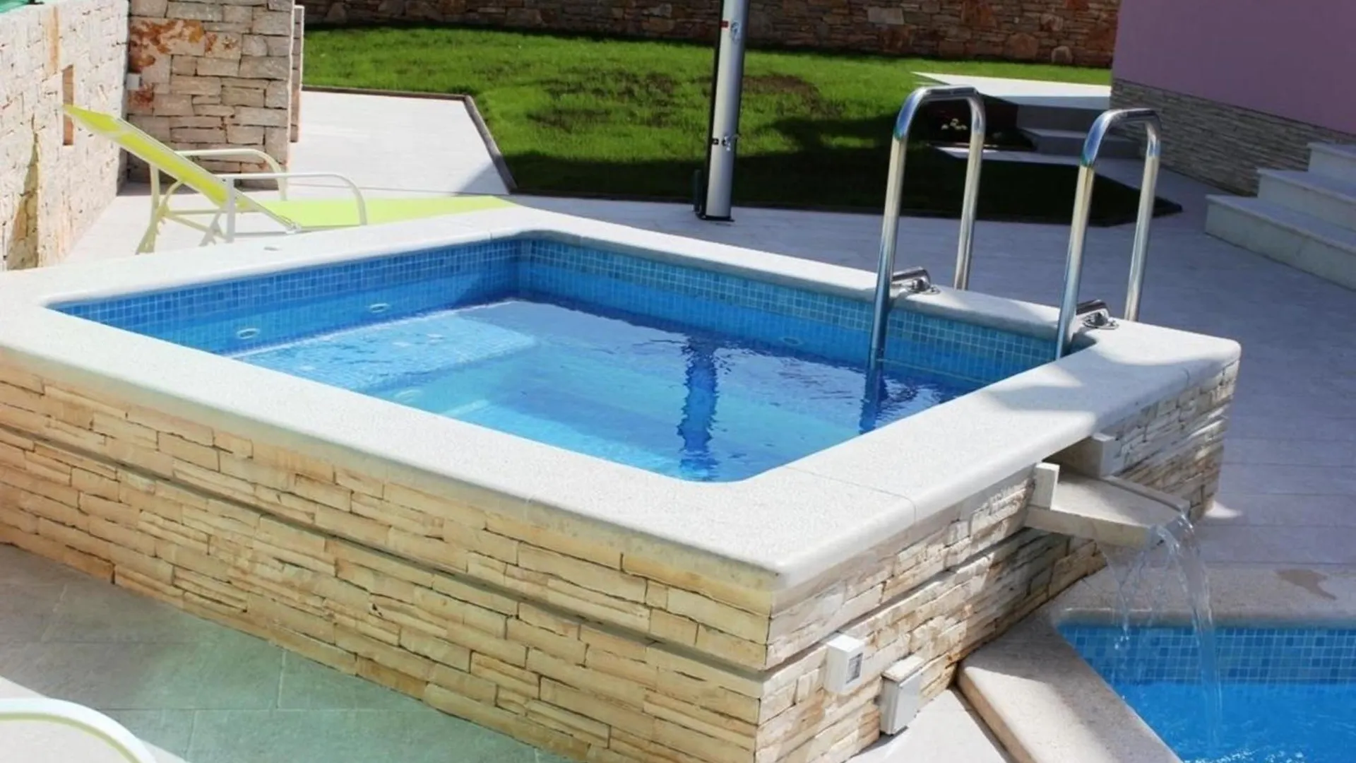 Ferienhaus Mit Privatpool Fuer 9 Personen Ca 240 Qm In Peroj, Istrien Istrische Riviera
